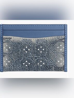COACH
Essential Crystal
Signature Denim Card